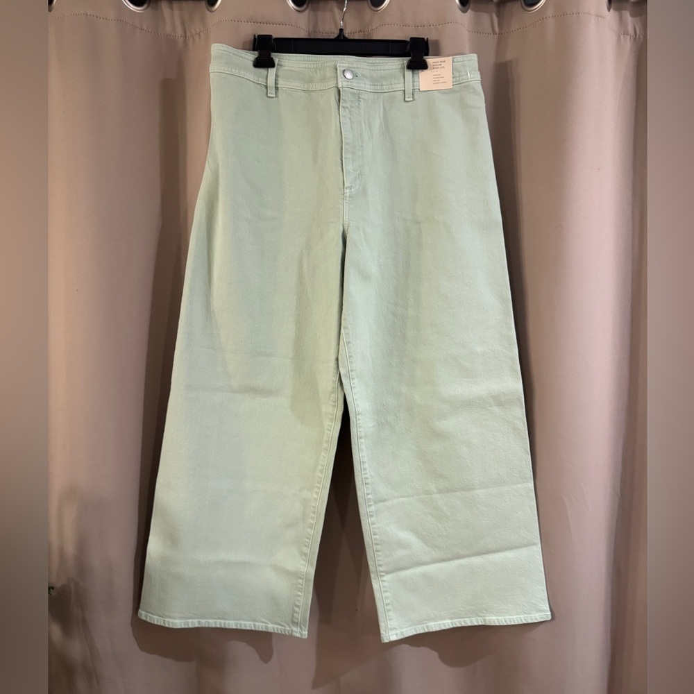 NWT Universal Thread Light Green High-Rise Wide-Leg Jeans